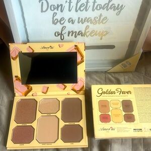 Bronzer & Highlighter palette Golden Fever beautiful shades to Contour